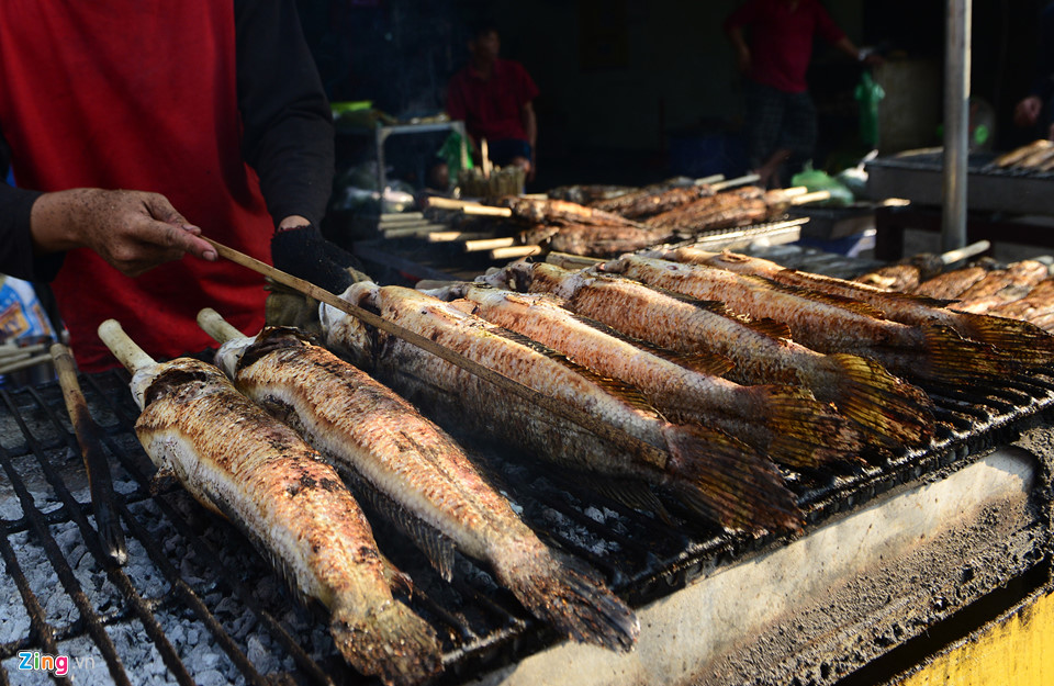 Chủ quán Sài Gòn nướng 3.000 cá lóc bán ngày Thần Tài